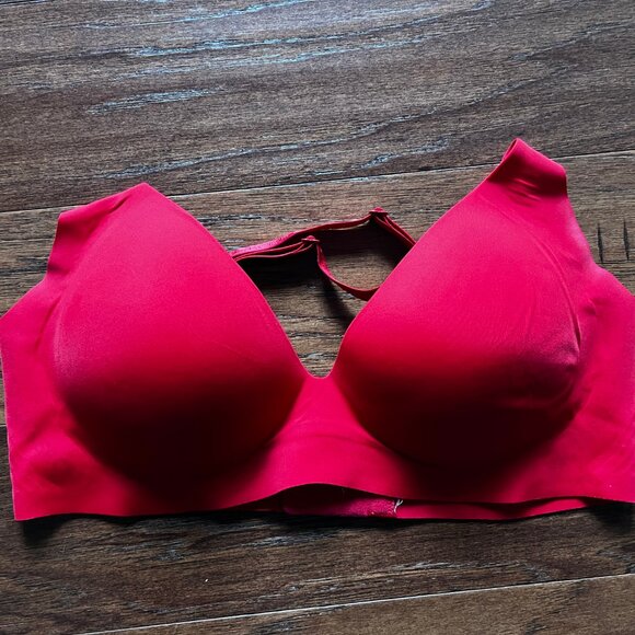 Victoria's Secret - Push-Up Wireless Comfort Lipstick Red Bra - Picture 2 of 3